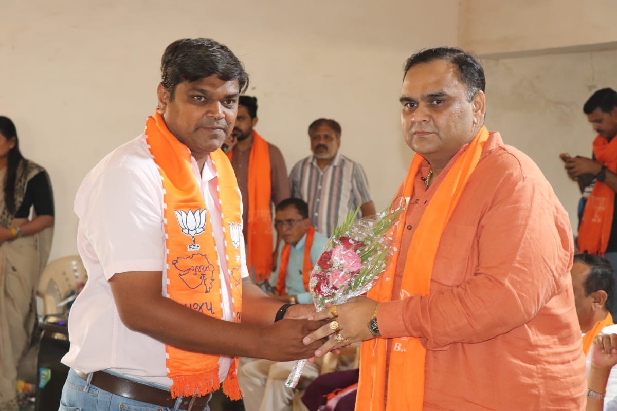 ૨૩-બારડોલી લોકસભા ના ઉમેદવાર, સાસંદ પ્રભુભાઇ વસાવાનો જન-સંપર્ક અને પ્રવાસ કાર્યક્રમ અંતર્ગત તેન શક્તિકેન્દ્ર ખાતે બેઠકમાં ઉપસ્થિત રહીને લોકસભા ચૂંટણી ૨૦૨૪ માં પ્રચંડ જીત મેળવીને મોદી સાહેબના હાથોને વધુ મજબુત કરવાનો સૌએ સંકલ્પ કર્યો.